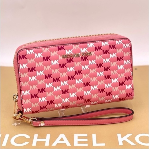 Michael Kors Jet Set Travel Flat Phone Case
Wallet Wristlet - Picture 6 of 10